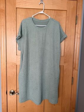 Casual Textured T-Shirt Dress in Sage Green